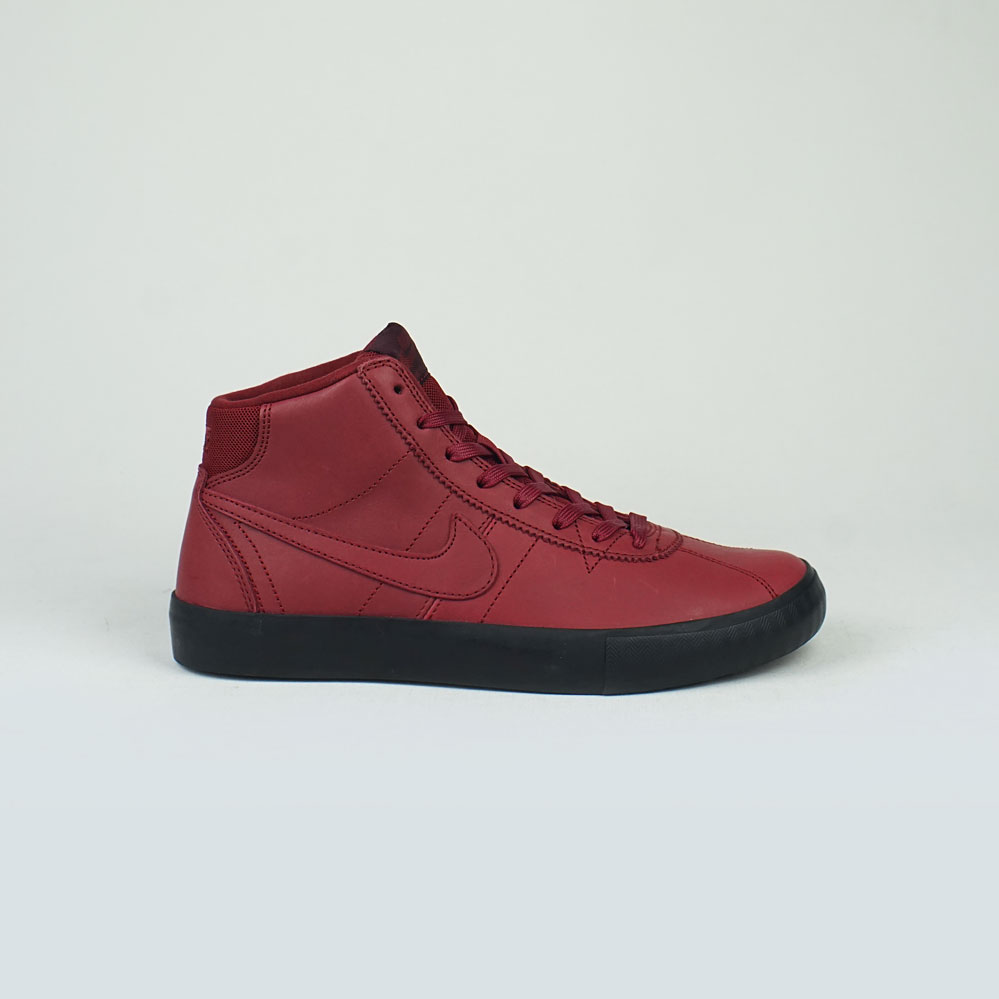 court royale nike red