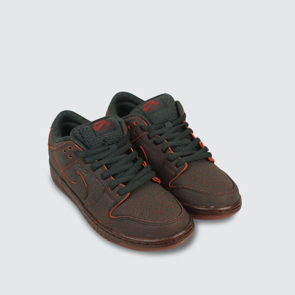 Nike SB Dunk Low Pro ”Krampus” Dk Smoke Grey/Campfire Orange-Black