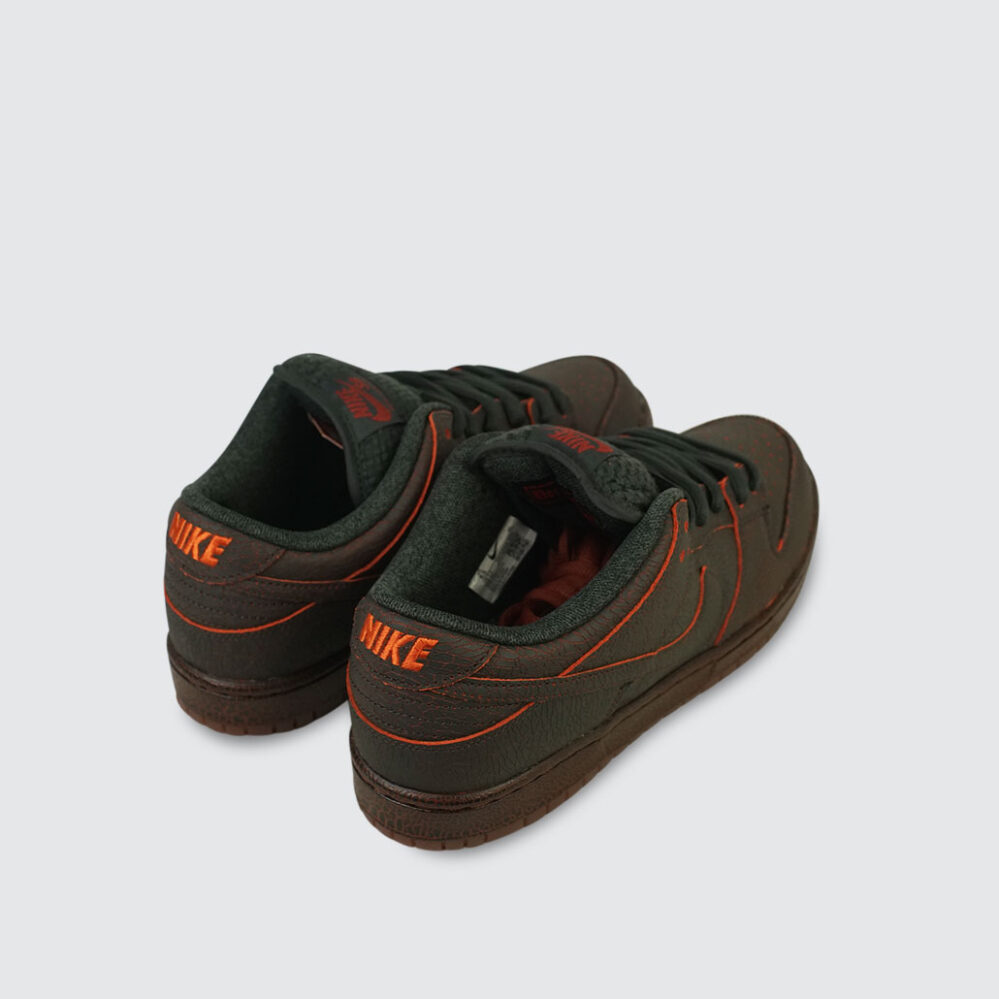 Nike SB Dunk Low Pro ”Krampus” Dk Smoke Grey/Campfire Orange-Black