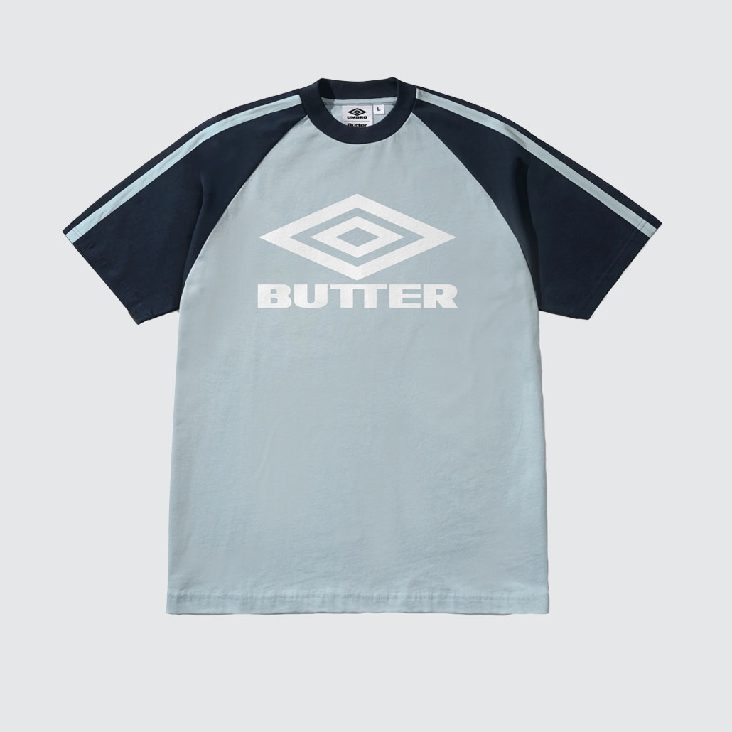 Butter Goods x Umbro Diamond Logo Raglan T-Shirt Slate/Navy Butter Goods x Umbro Diamond Logo Raglan T-Shirt Slate/Navy